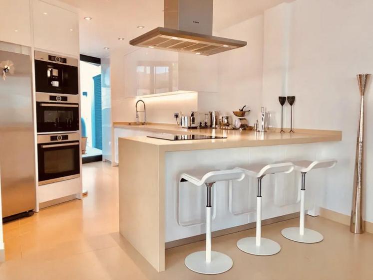Luxuriöses Apartment in Benidorm mit Pool Buitenkant foto