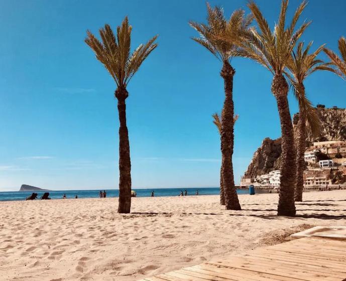 Luxuriöses Apartment in Benidorm mit Pool Buitenkant foto